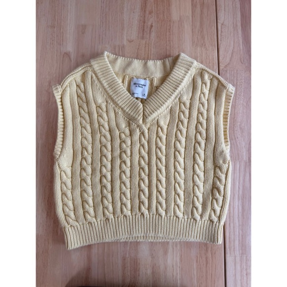 Abercrombie & Fitch Yellow Cable Knit V-Neck Sweater Vest - Picture 5 of 10